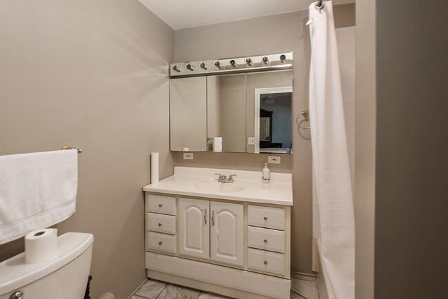 Building Photo - 24 Chaplin St