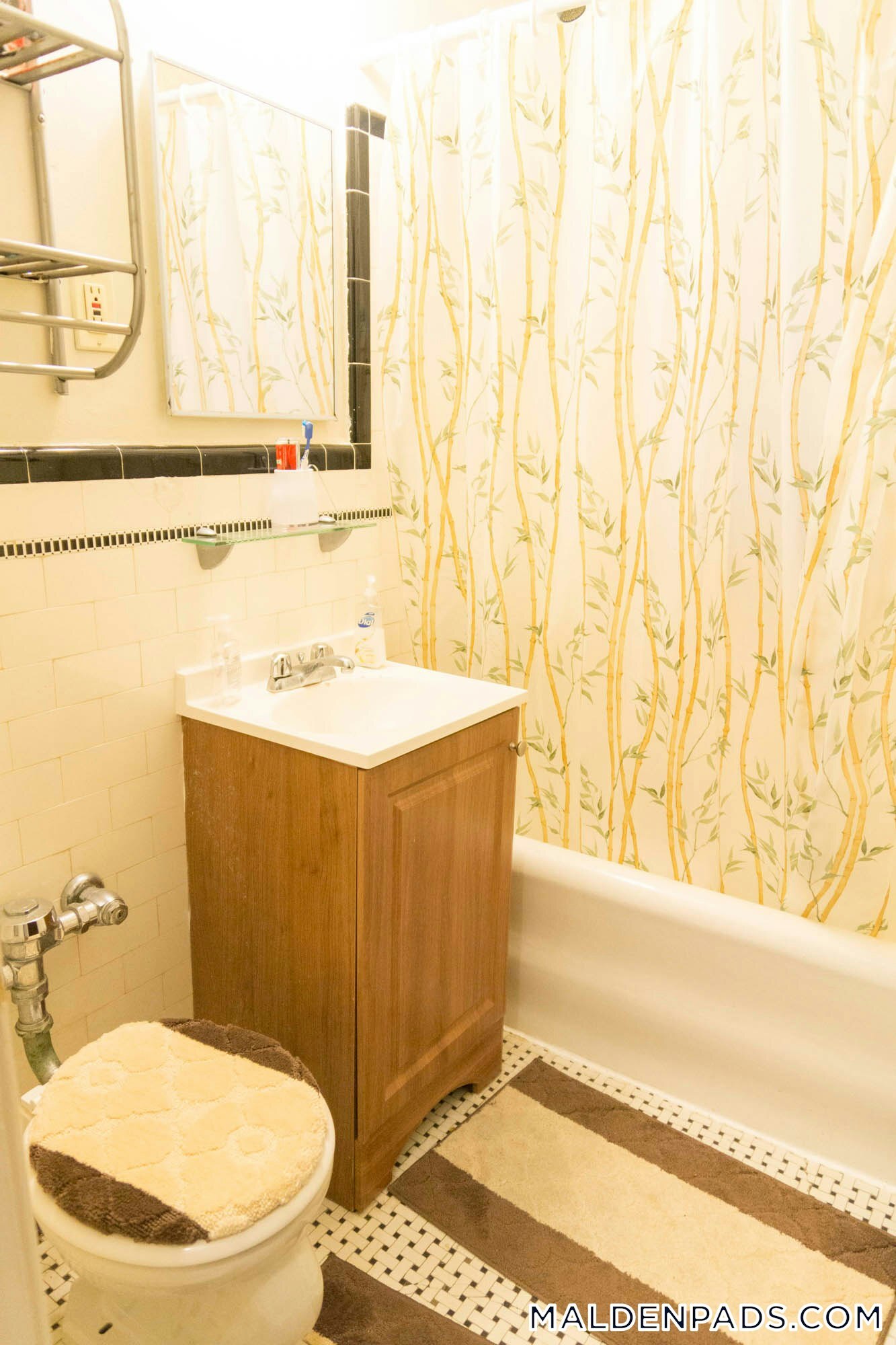 Building Photo - 349 Pleasant St