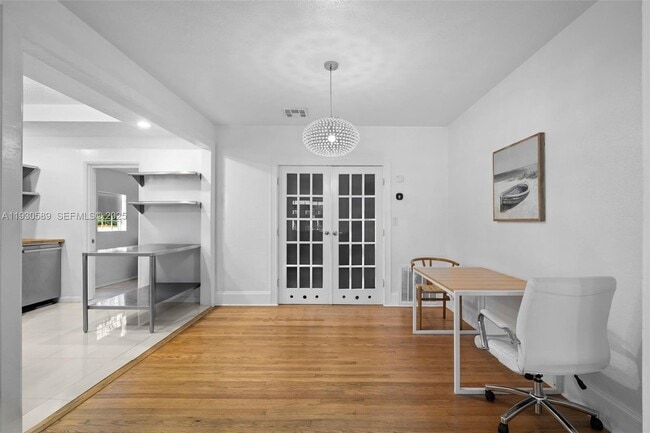 Building Photo - 555 NE 73rd St