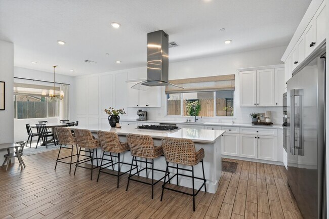 Building Photo - Charming 4BR House in Madera