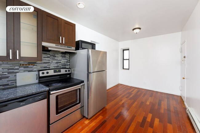 Building Photo - 350 E 53rd St