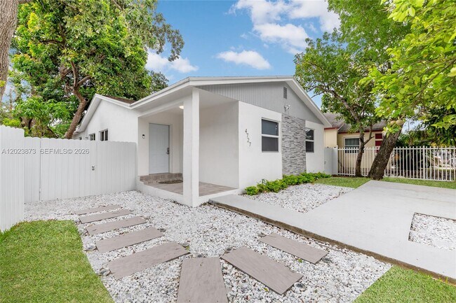 Building Photo - 4727 NW 5th Ave