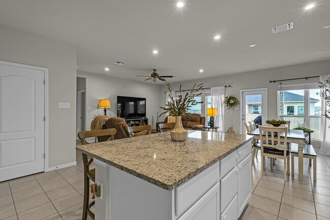Building Photo - 2221 Clove Ct