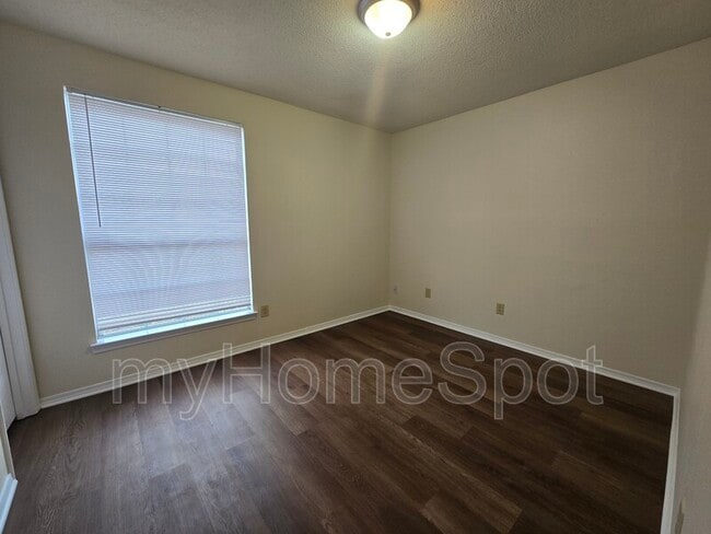 Building Photo - 409 Shadow Way Ln