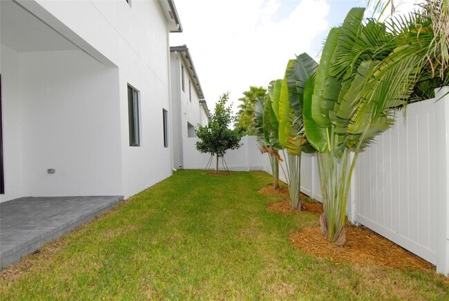 Building Photo - 1421 SW 23rd Ct