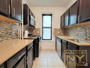 Building Photo - 2 bedroom in ASTORIA NY 11102