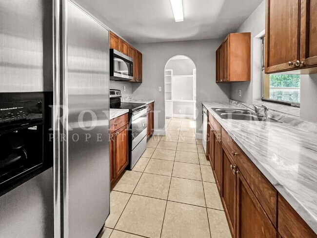 Building Photo - 7300 Barragan Rd