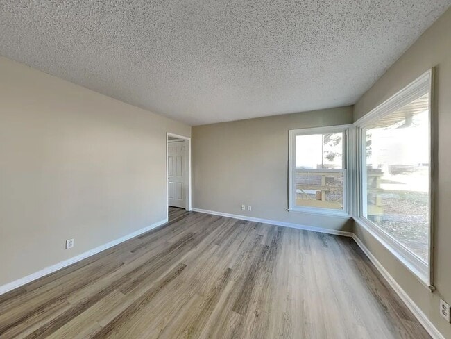 Building Photo - 3101 Nevada Ave S