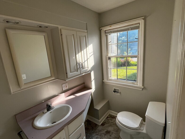 Building Photo - 35 Hastings Ave