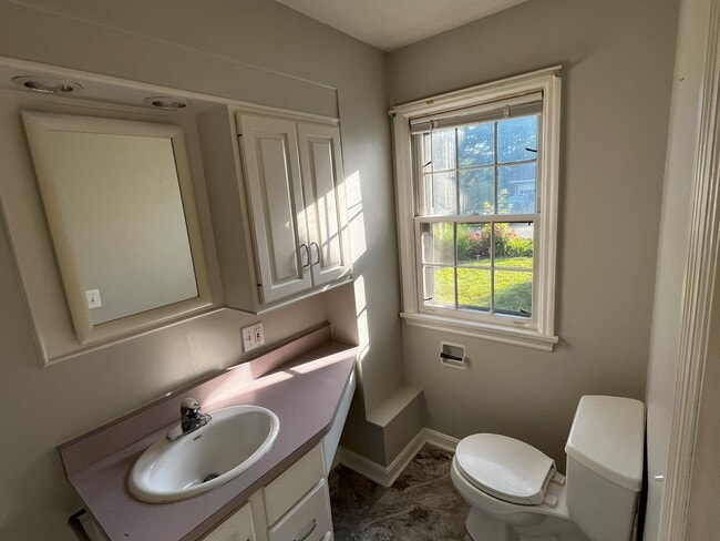 Building Photo - 35 Hastings Ave