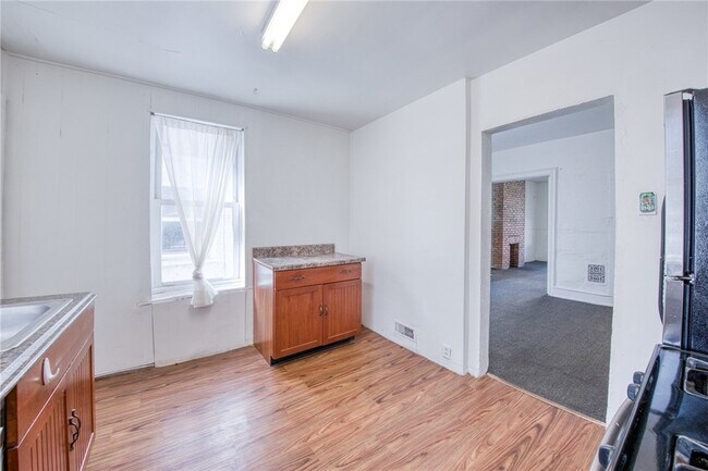 Building Photo - 354 Ophelia St