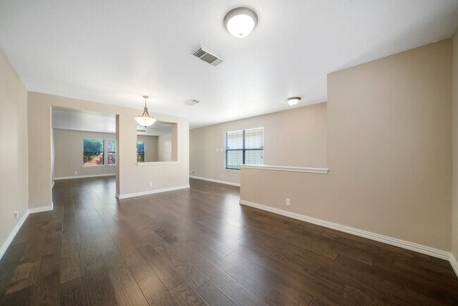 Building Photo - Spacious 4-Bed Home with Fenced Yard and Garage in Cibolo – 2,568 Sq Ft of Comfort
