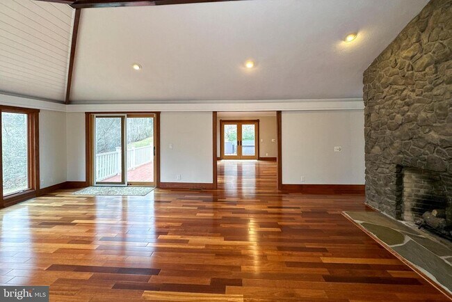Building Photo - 19 Ridgeview Rd