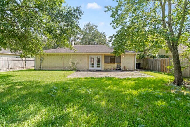 Building Photo - 2126 Turtle Creek Dr
