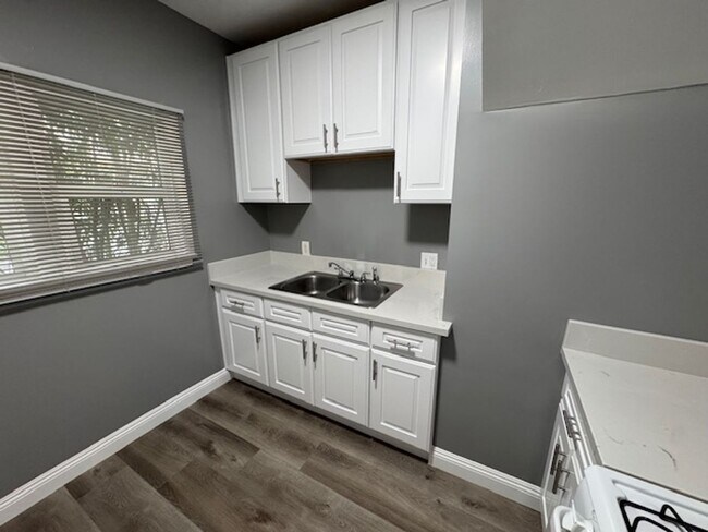 Building Photo - 714 Lime Ave