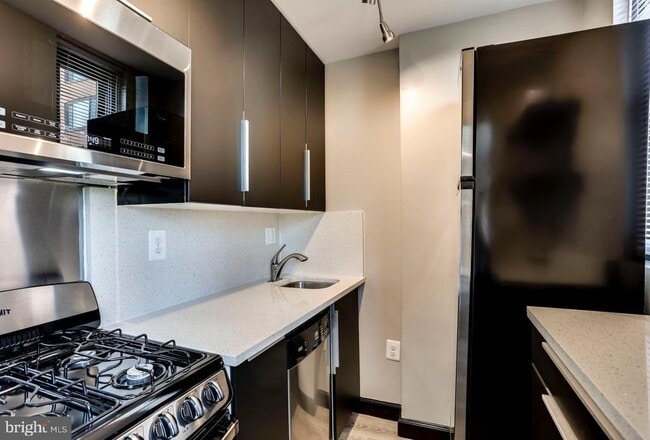 Building Photo - 1021 Arlington Blvd