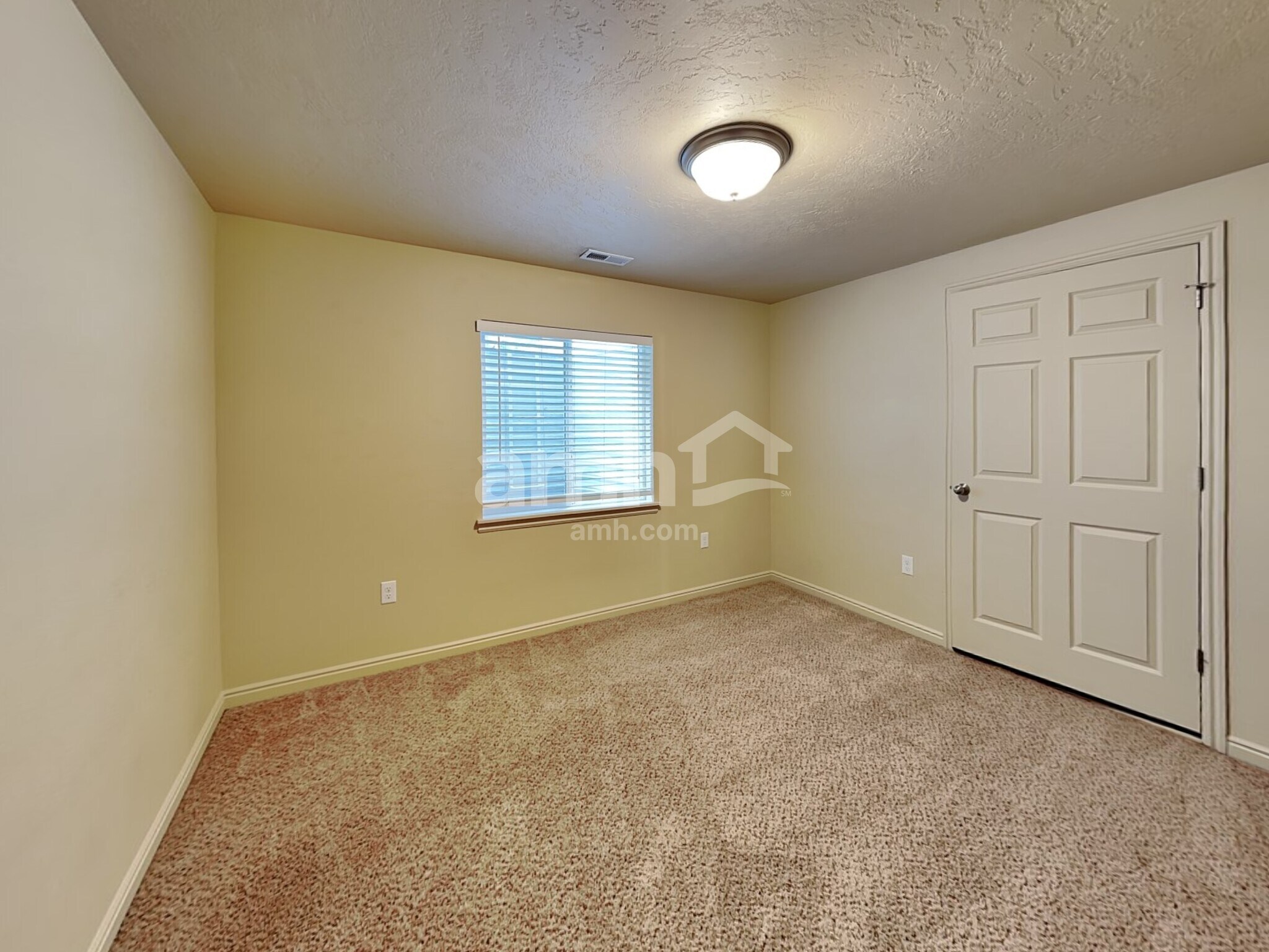 Building Photo - 10766 N Cypress