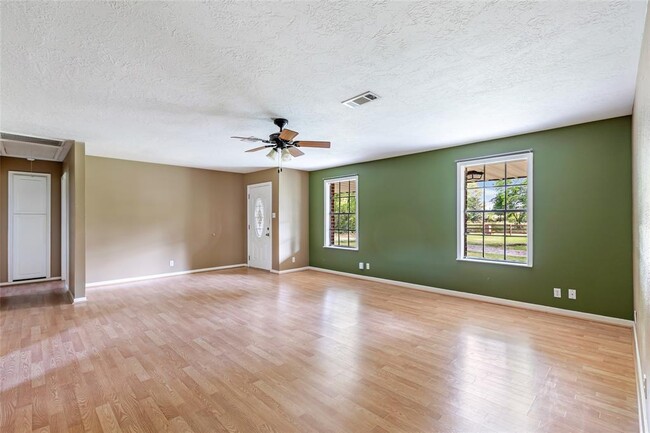 Building Photo - 27311 Kingport Dr