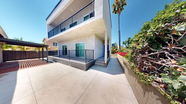 Primary Photo - NEW 4BD/2BA on Montezuma!