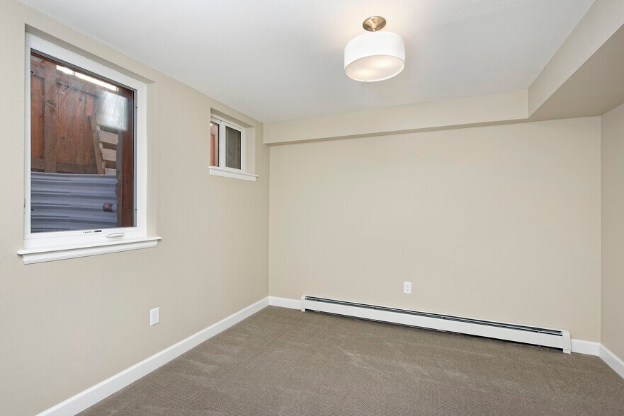 Building Photo - 915 Clarkson Street