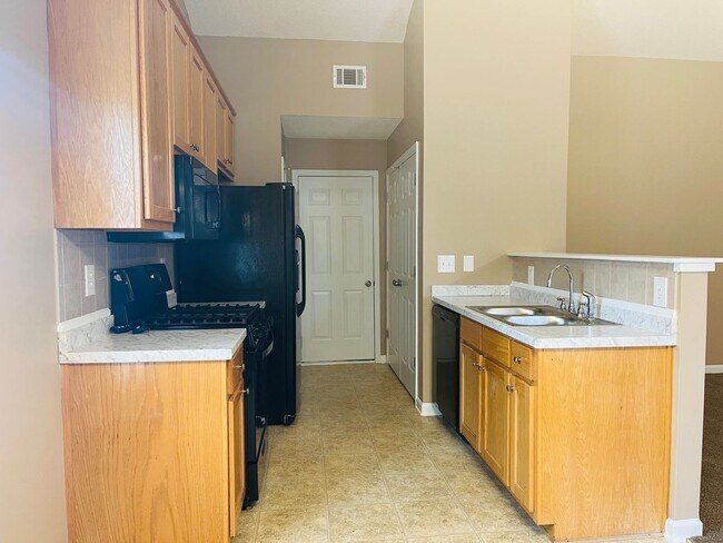 Building Photo - Welcome home! 3 Bedroom 2 Bath home in Sum...