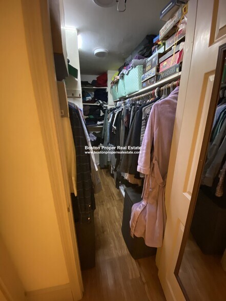 Building Photo - 477 Beacon St