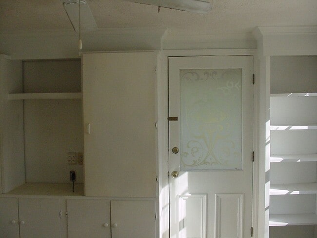 Building Photo - 3 BR, 2 BA House