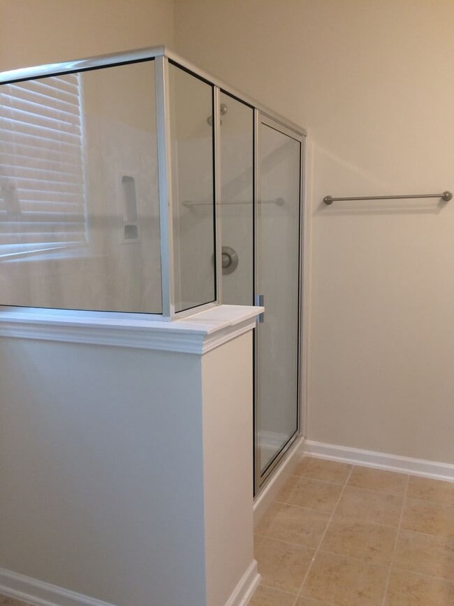 Building Photo - Beautiful townhome in International Club