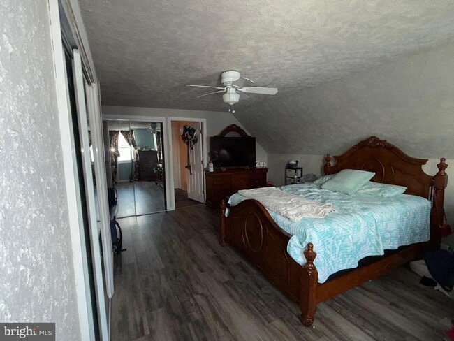 Building Photo - 27 Middleton Ln