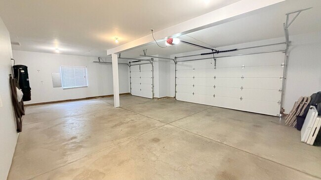 Building Photo - 1602 E 53rd Ave