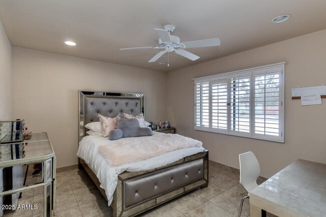 Building Photo - 6768 E Grandview Dr