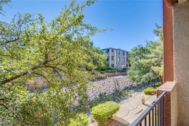 Building Photo - 4400 S Jones Blvd