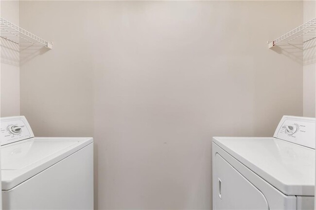 Building Photo - 3275 Lenox Rd NE