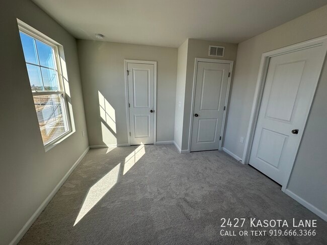 Building Photo - 2427 Kasota Ln