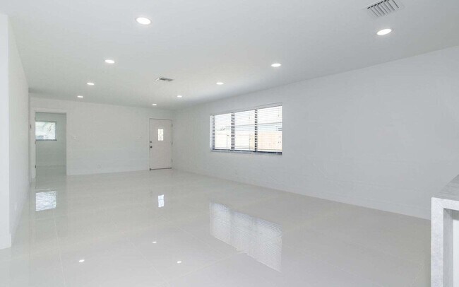 Building Photo - 524 NW 53rd St