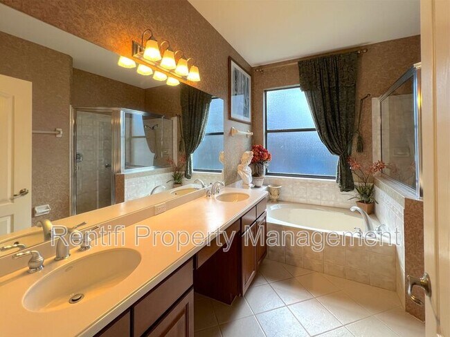 Building Photo - 11915 Country Day Cir