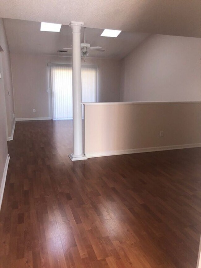 Building Photo - Q201