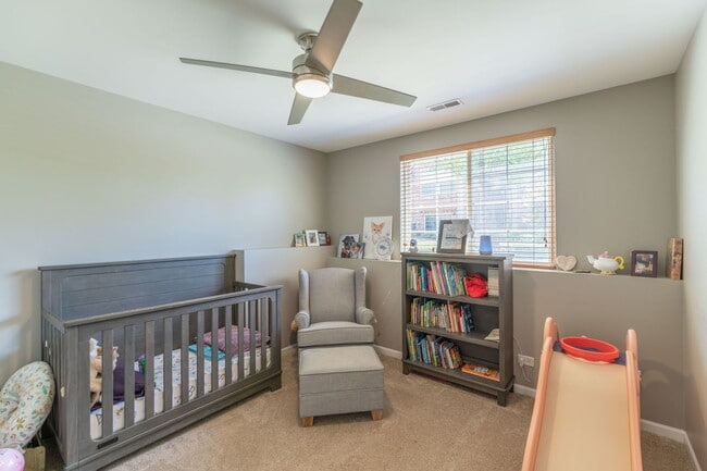 Building Photo - 472 Valentine Way