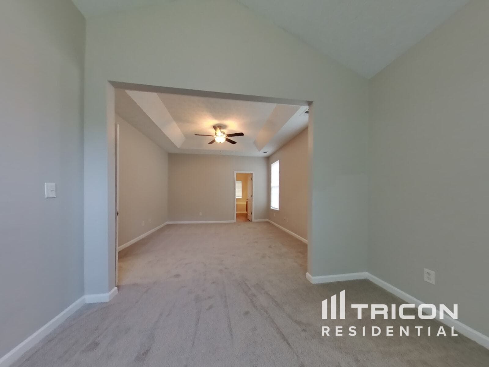 Building Photo - 5746 Lakeside Dr