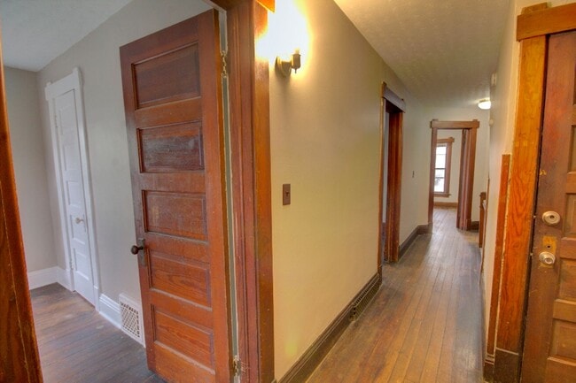 Building Photo - SL AAC907