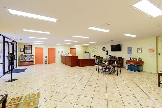 Building Photo - 2511 Lemonwood Ave