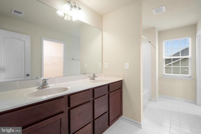Building Photo - 290 Norland Knoll Dr