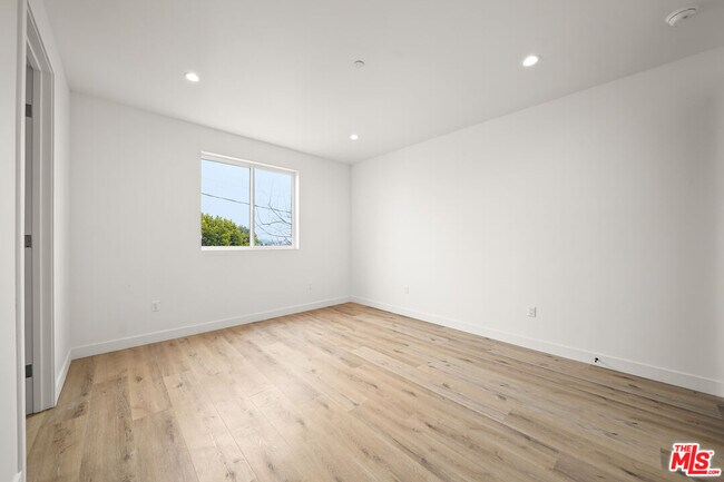 Building Photo - 1520 Magnolia Ave