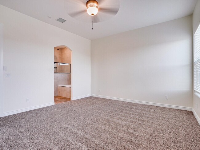 Building Photo - 392 Frodsham St