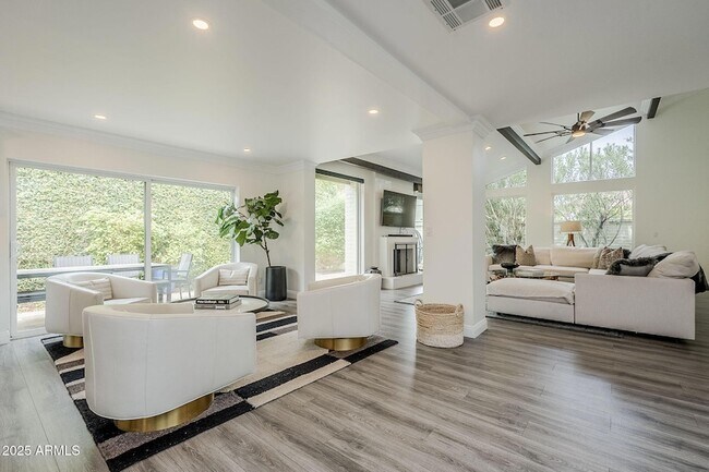 Building Photo - 7322 E Sierra Vista Dr