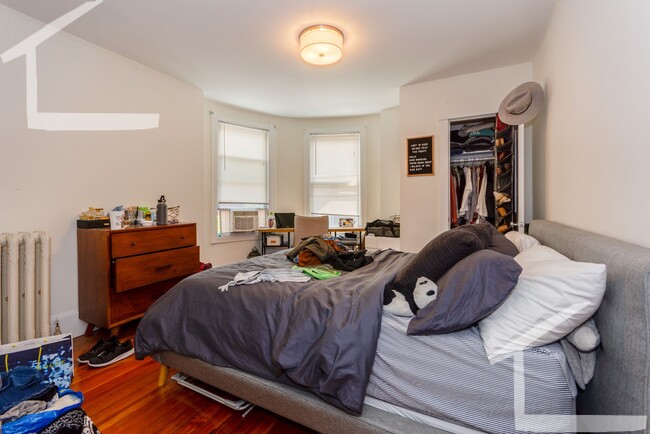 Building Photo - Spacious two bedroom in Brookline