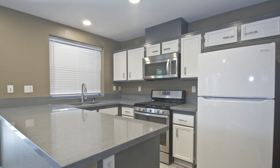 Building Photo - 265 S Olive St