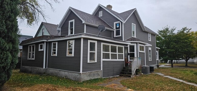 Building Photo - Ward 42 - 7th Ave Duplex