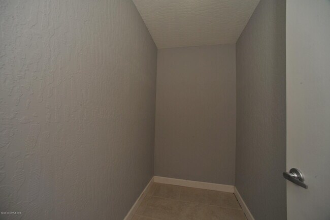 Building Photo - 2100 Forest Knoll Dr NE