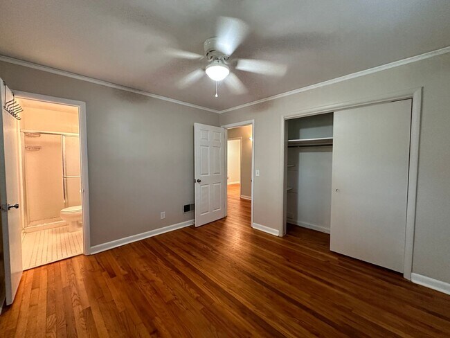 Building Photo - 3221 Foxhall Rd